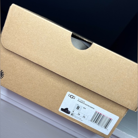 Women’s Uggs - Picture 4 of 8